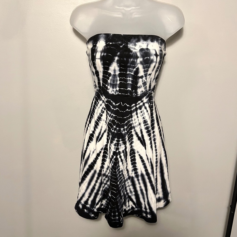 Express, size small, black & white, strapless dress